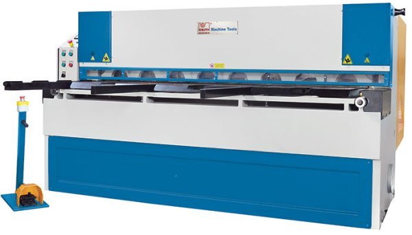 KMT S 3054 NC motorized plate shears - Dependable cutting solution for batch cutting with NC-controlled back gauge