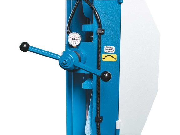 Pressure gauge ensures correct saw blade tension for increased blade life and cost reduction
